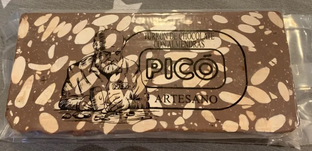 Turrón chocolate con almendras