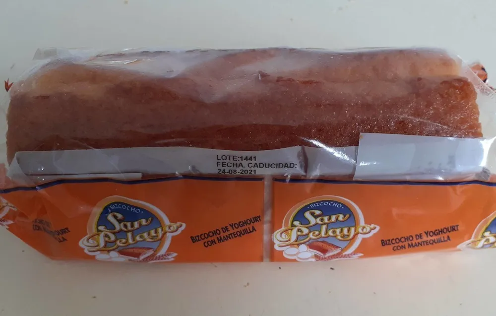 Bizcocho de yogur con mantequilla