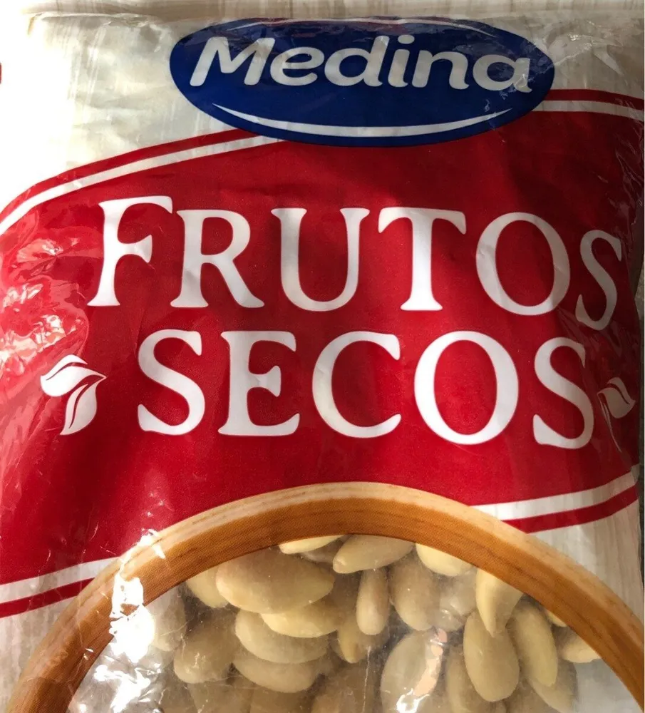 Almendra estándar cruda