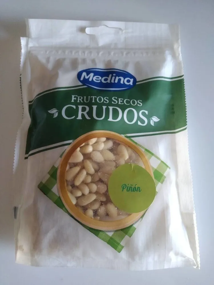 Frutos secos crudos, piñón