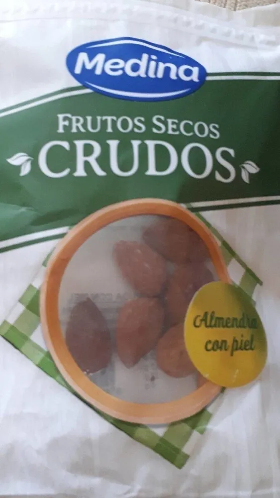 Almendra con piel