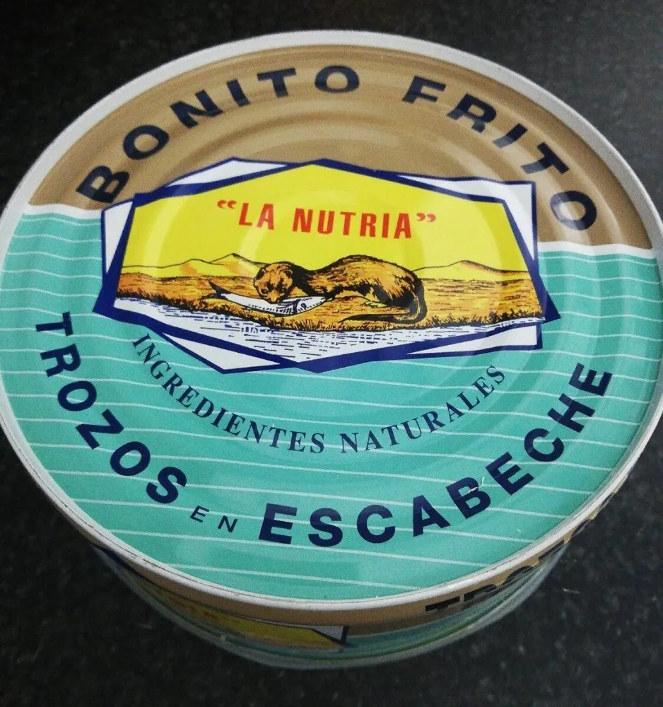 Trozos de bonito frito en escabeche