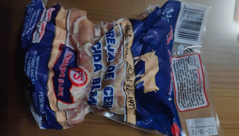 Oreja de cerdo cocida blanca