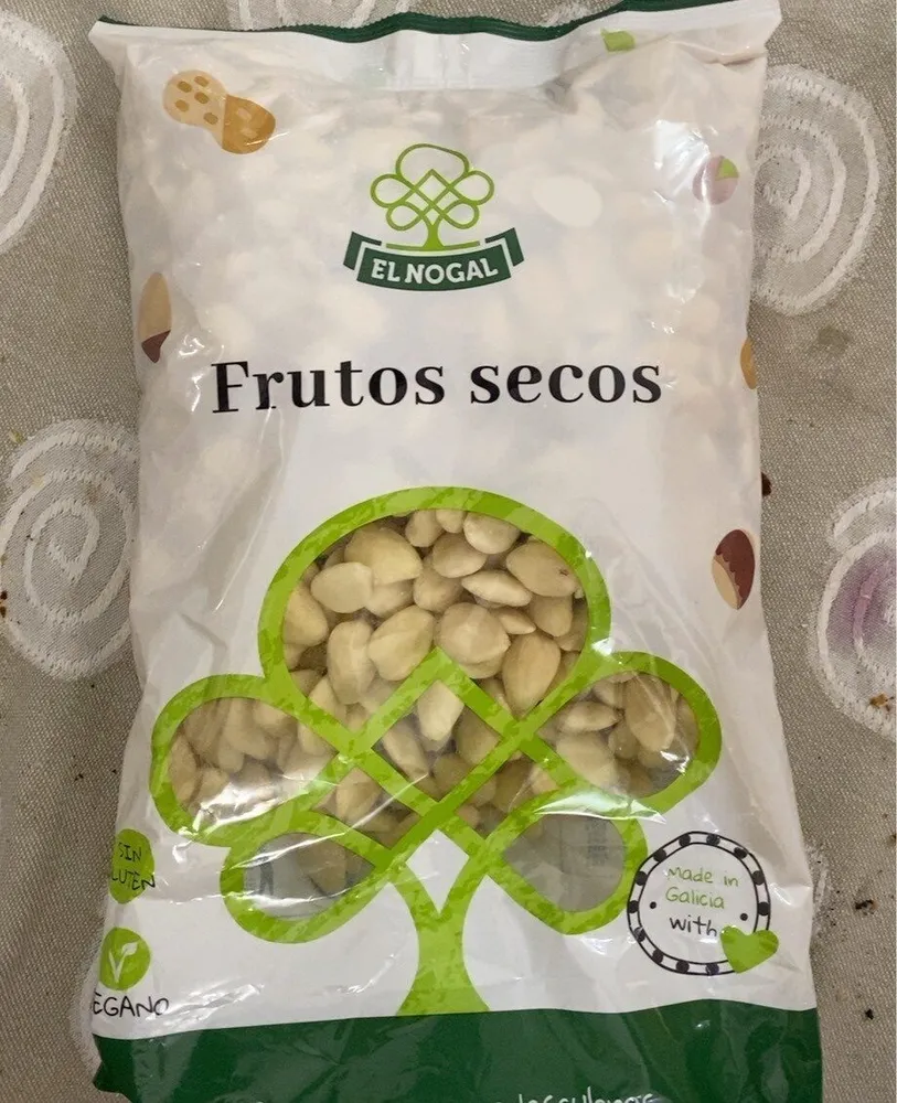 Almendra repelada cruda