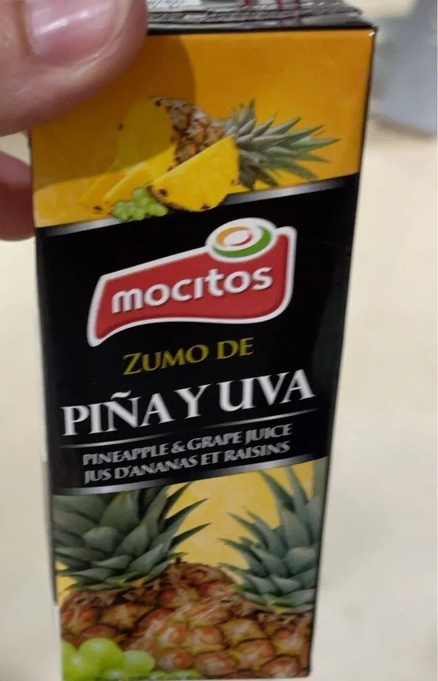 Zumo de piña y uva