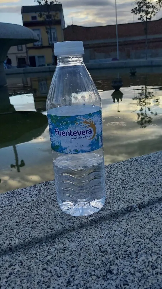 Agua mineral natural