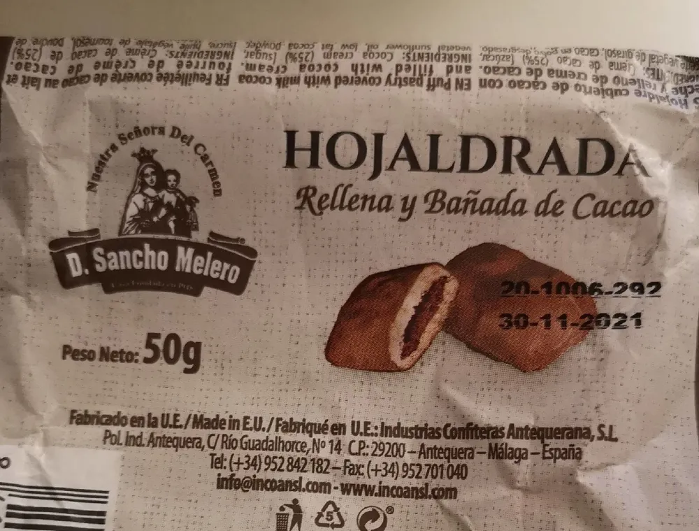 Hojaldrada rellena y bañada de cacao