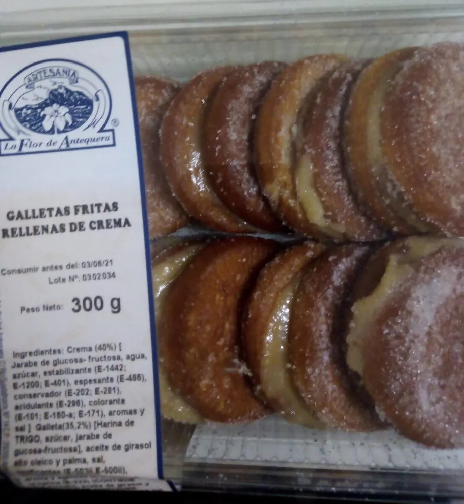 Galletas fritas rellenas de crema