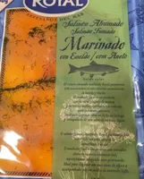 Salmón aumado marinado con eneldo