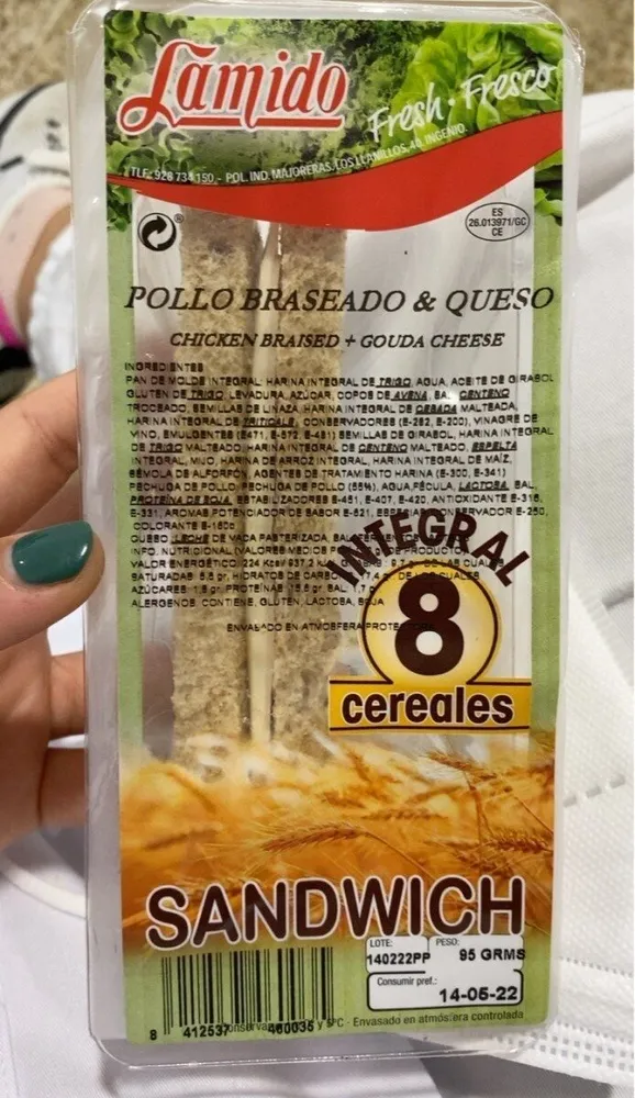 Sandwich pollo braseado & queso
