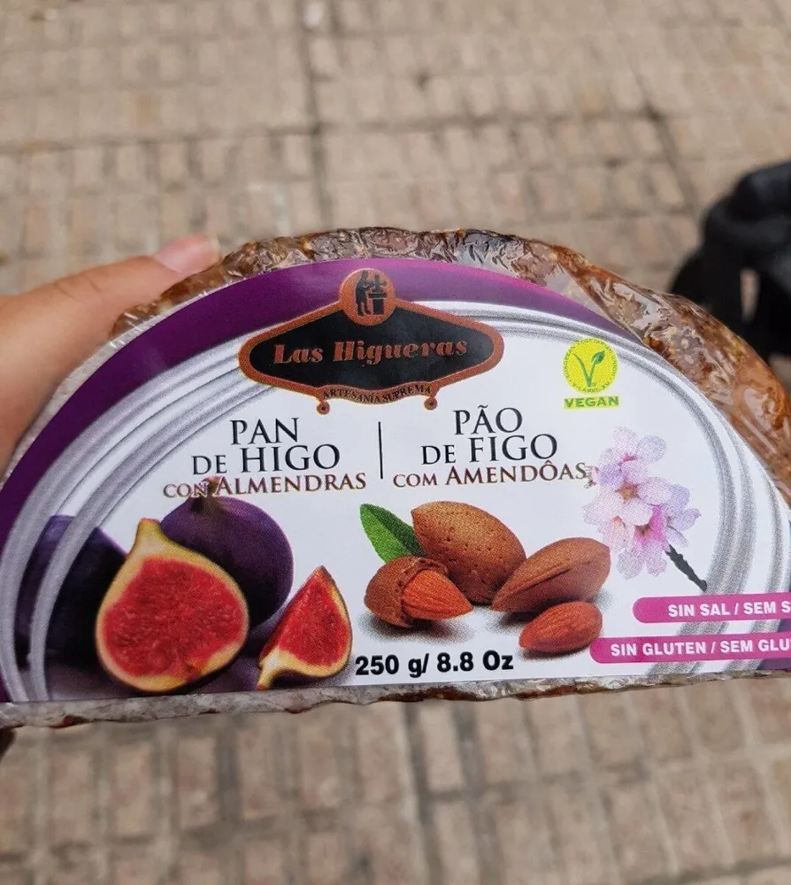 Pan de higo con almendras