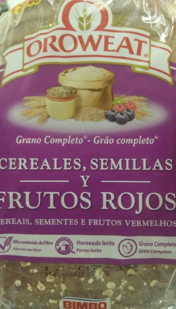 Pan de molde con cereales, semillas y frutos rojos completo