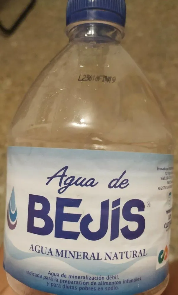 Agua mineral natural