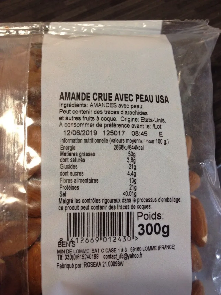 Amande crue avec peau