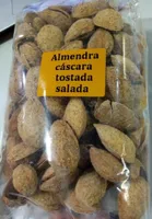 Almendra con cáscara tostada y salada