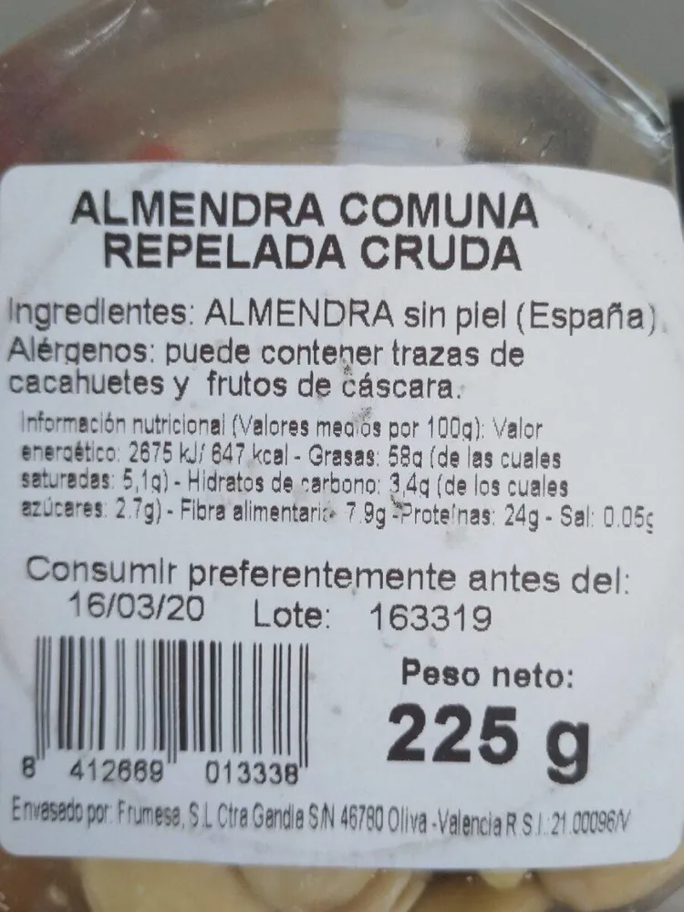 Almendra pelada cruda