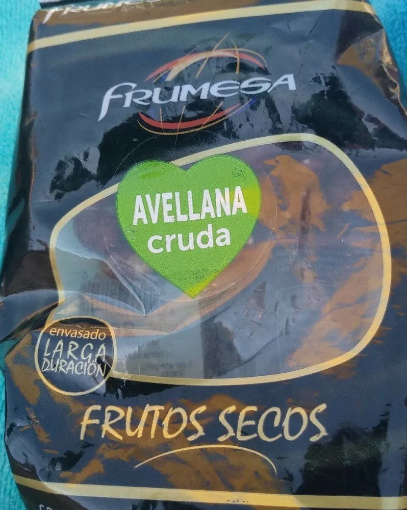 Avellana cruda