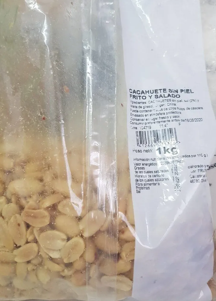 Cacahuete sin piel frito y salado