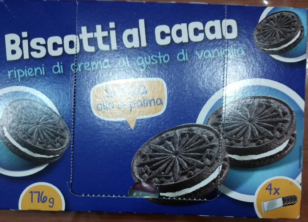 Biscotti al cacao ripieni di crema