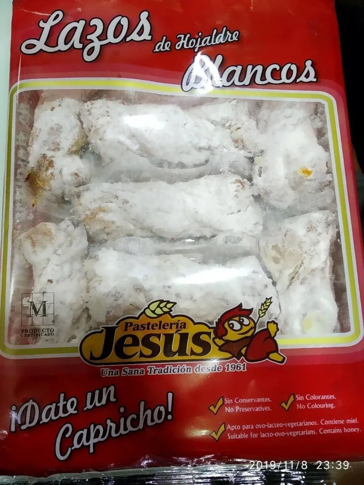 Lazos de hojaldre blancos