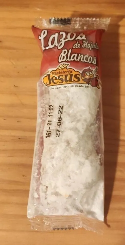 Lazos de hojaldre blancos