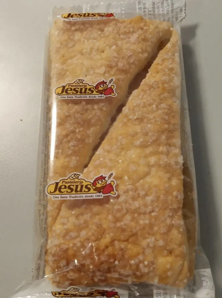 Triángulo de hojaldre con cabello de ángel