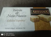 Turrón de nata con nueces
