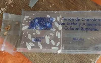 Turrón de chocolate con leche y almendras
