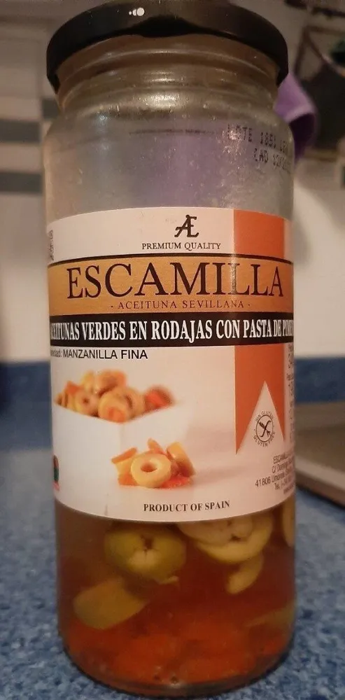 Aceitunas verdes en rodajas con pasta de pimiento