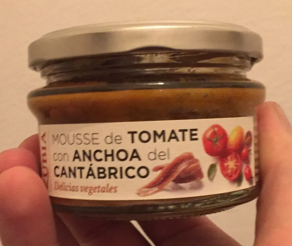 Mousse de tomate con anchoa del cantanrico