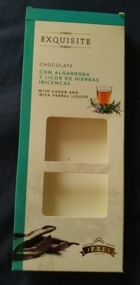 Chocolate con algarroba y licor de hierbas ibicencas