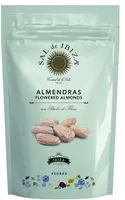 Almendras con pétalos de flores