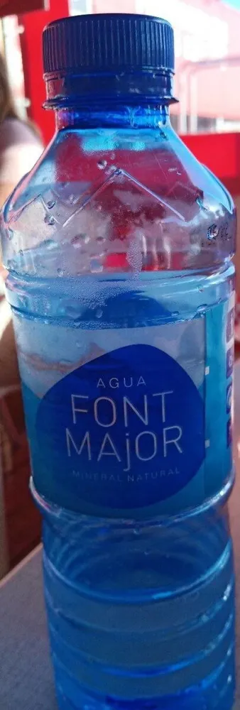 Agua mineral natural