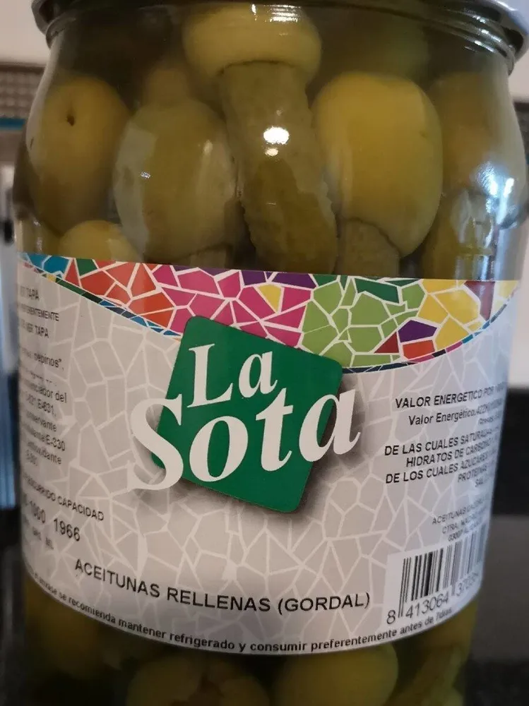 Oliva gordal con pepinillo