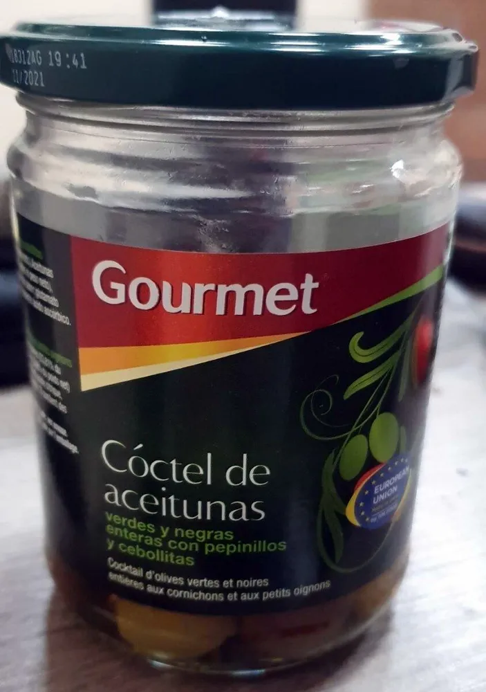 Cóctel de Aceitunas Verdes y Negras Enteras con Pepinillos y Cebollitas