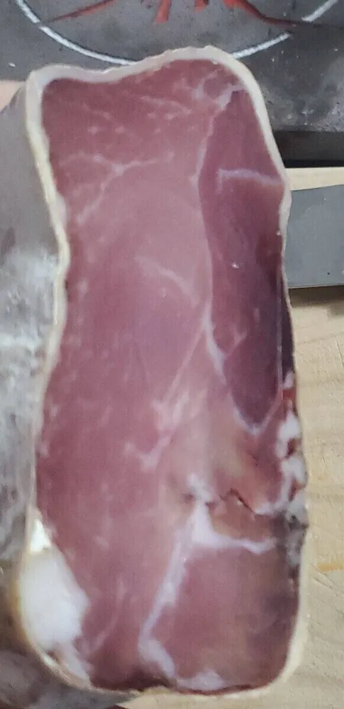 Noix d'épaule de porc sechee