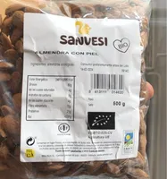 Almendra con piel