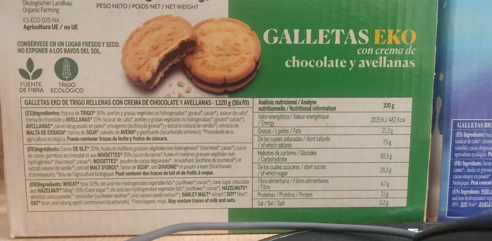 Galletas con crema y avellanas