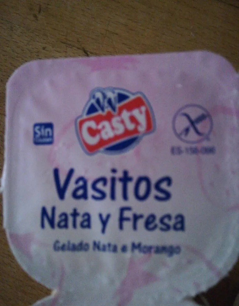 Vasitos de nata y fresa