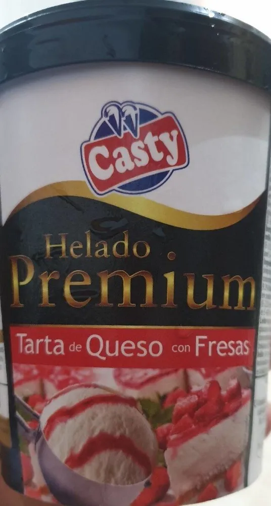 Helado tarta de queso con fresas