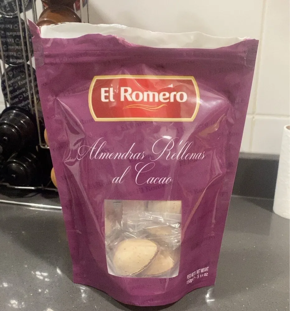 Almendras rellenas al cacao