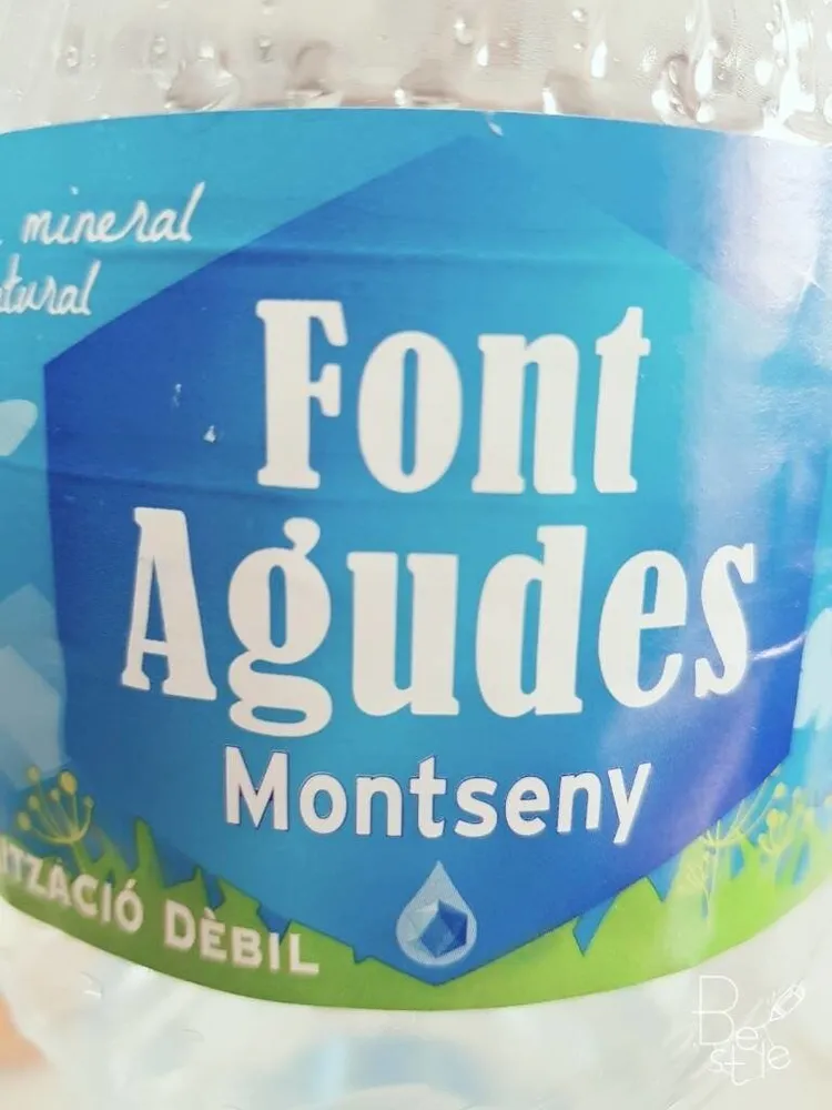 Agua mineral natural