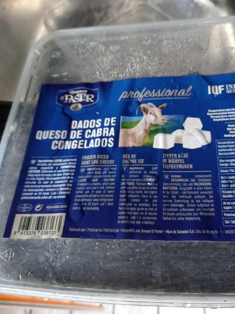 Dados de queso de cabra congelados