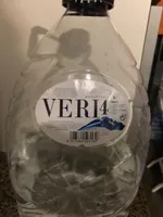 Agua mineral natural de mineralización débil