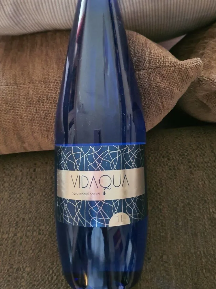 Agua mineral natural