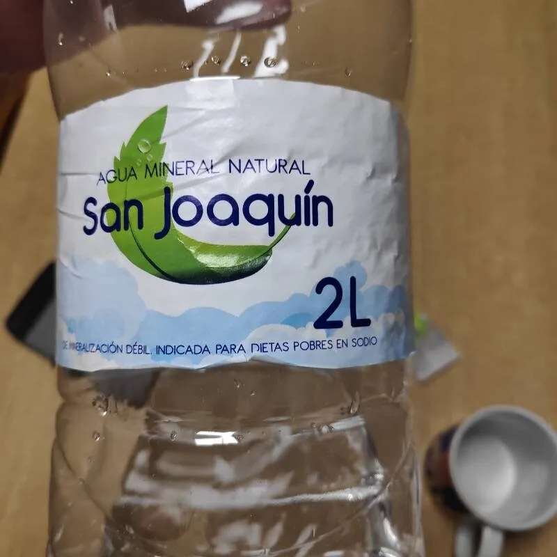 Agua mineral natural