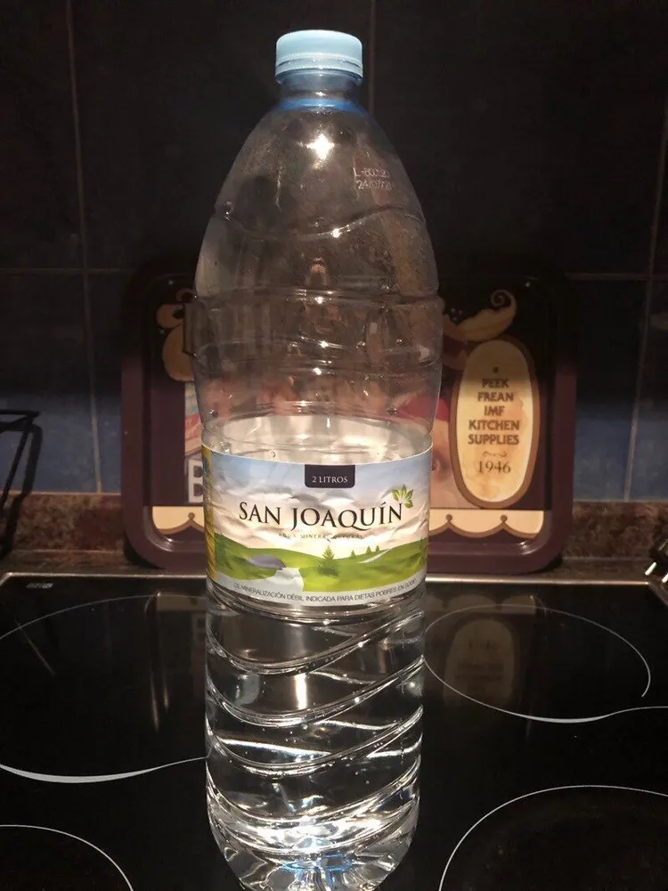 Agua mineral natural