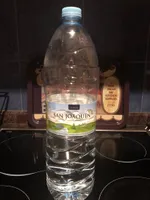 Agua mineral natural