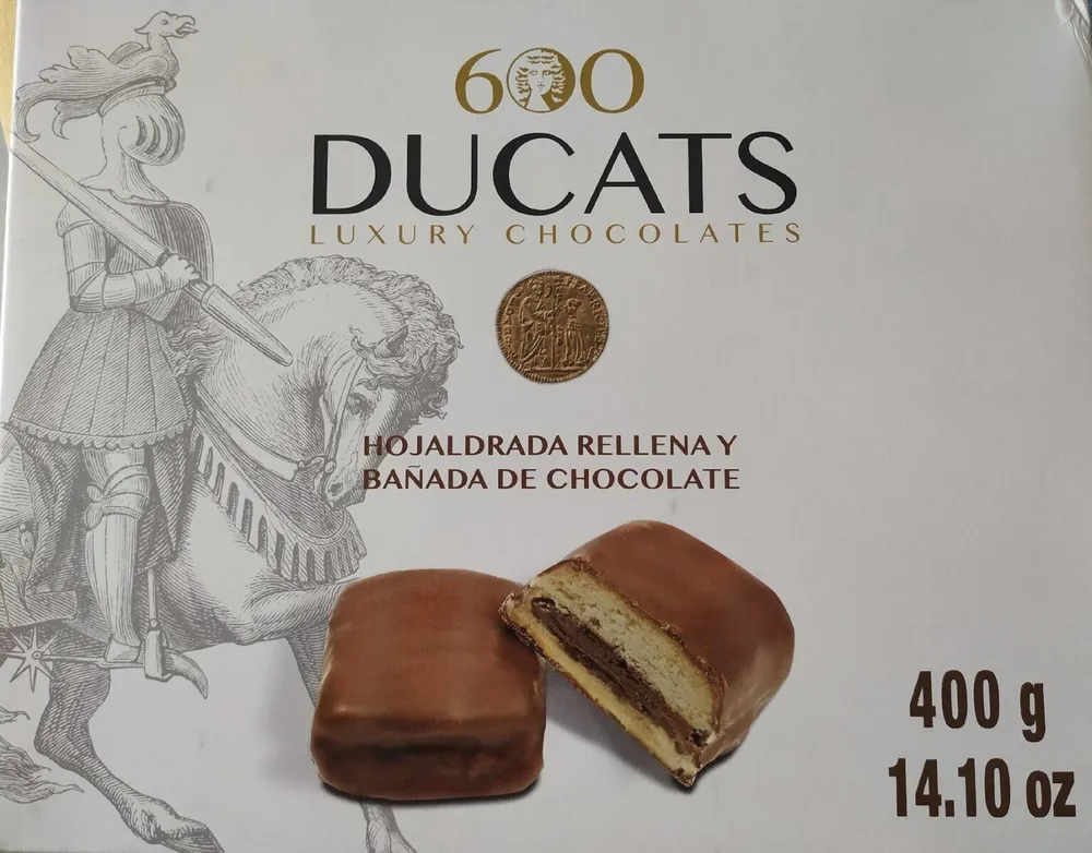 Hojaldrada rellena y bañada de chocolate