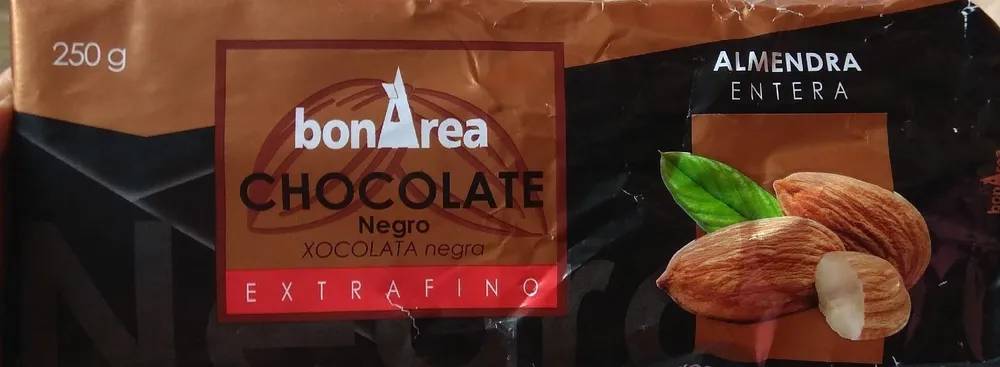 Chocolate negro con almendra entera